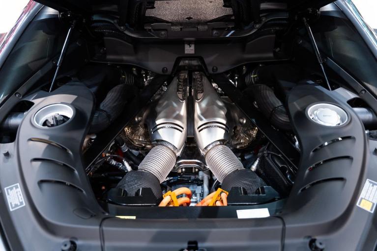 http://www.koenigseggchicago.com/galleria_images/154/154_p19_f.jpg