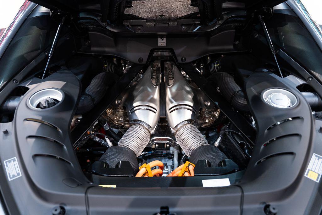 http://www.koenigseggchicago.com/galleria_images/154/154_p19_l.jpg