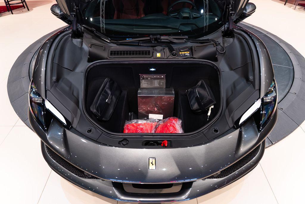 http://www.koenigseggchicago.com/galleria_images/154/154_p21_l.jpg