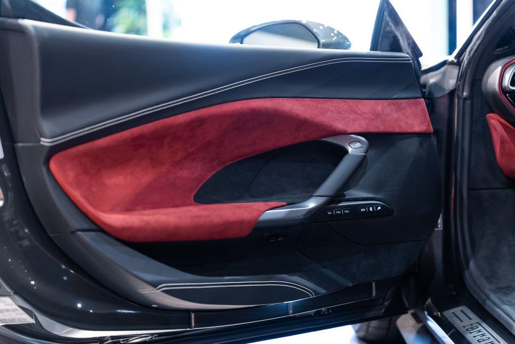 http://www.koenigseggchicago.com/galleria_images/154/154_p24_l.jpg