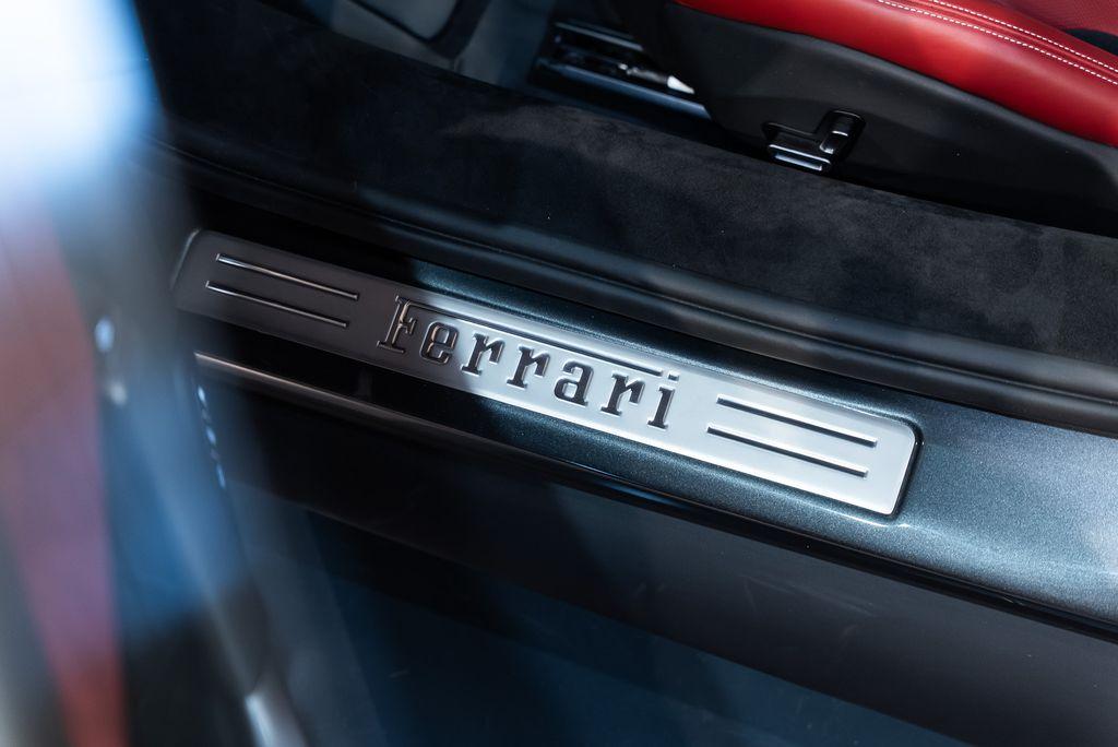 http://www.koenigseggchicago.com/galleria_images/154/154_p25_l.jpg