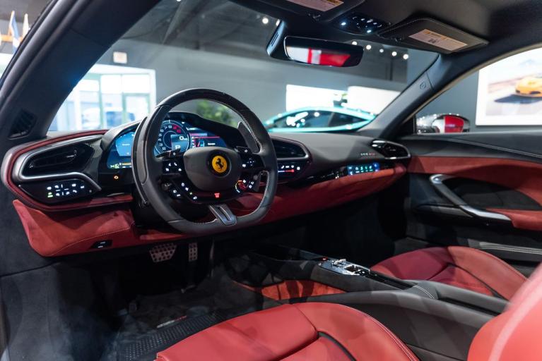 http://www.koenigseggchicago.com/galleria_images/154/154_p27_f.jpg