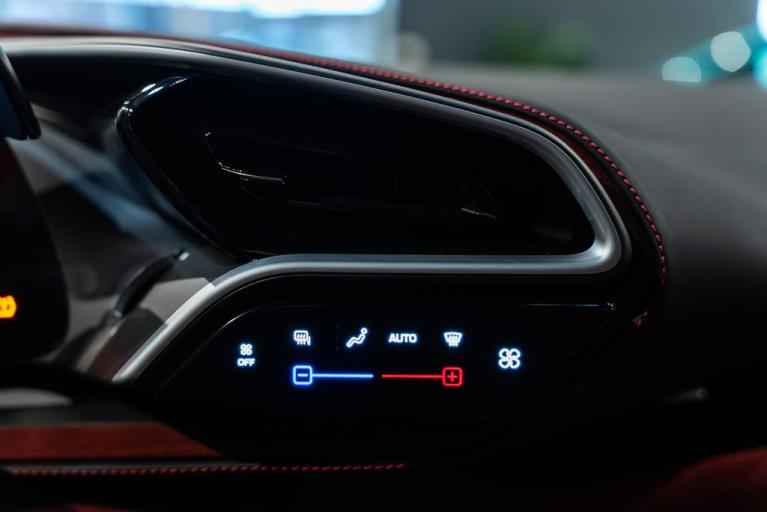 http://www.koenigseggchicago.com/galleria_images/154/154_p33_f.jpg