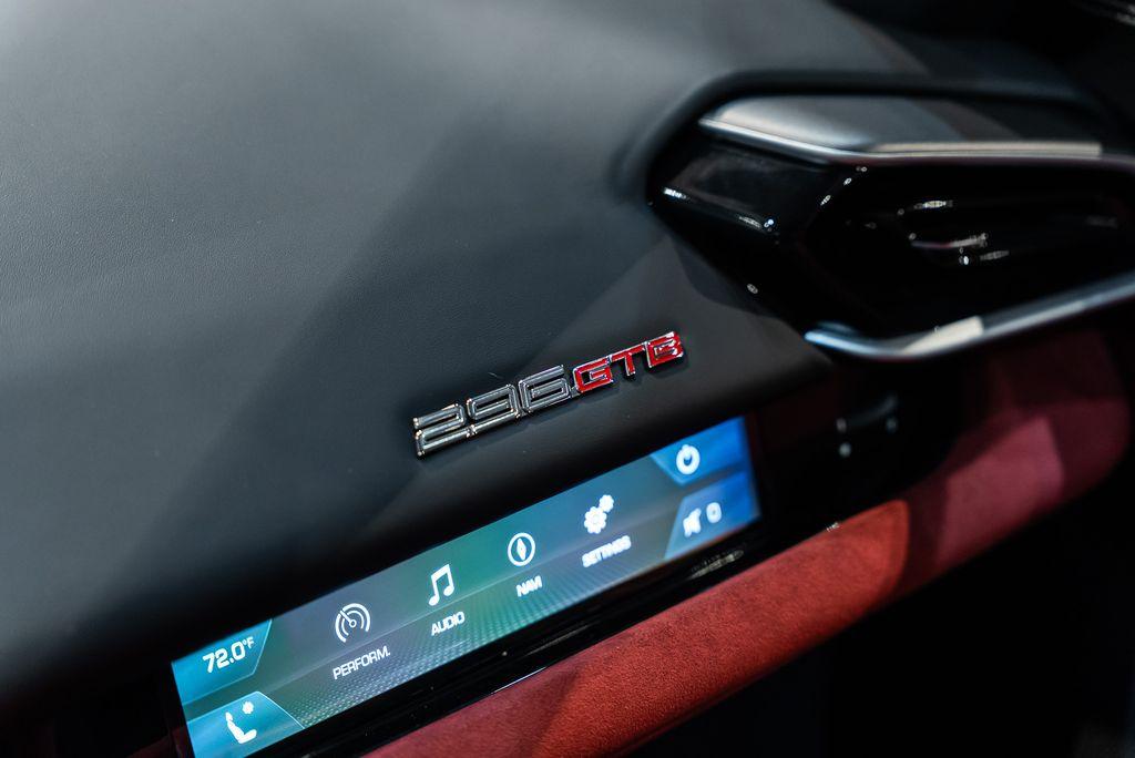 http://www.koenigseggchicago.com/galleria_images/154/154_p37_l.jpg