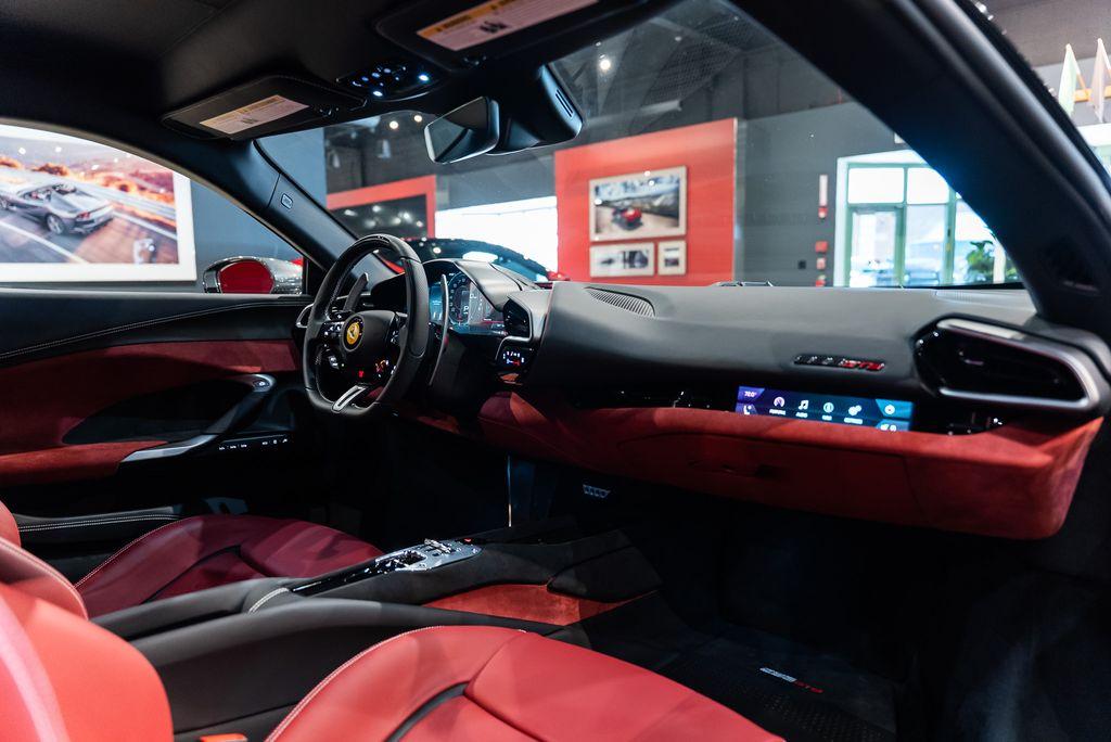 http://www.koenigseggchicago.com/galleria_images/154/154_p38_l.jpg