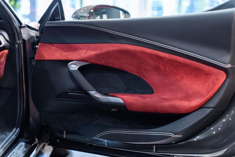 http://www.koenigseggchicago.com/galleria_images/154/154_p41_f.jpg