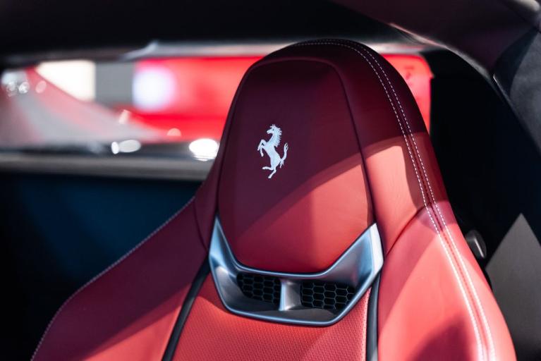 http://www.koenigseggchicago.com/galleria_images/154/154_p6_f.jpg