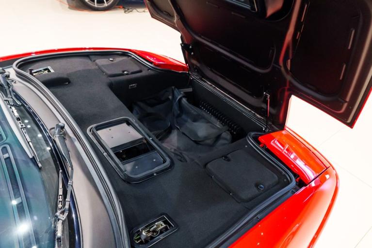 http://www.koenigseggchicago.com/galleria_images/156/156_p28_f.jpg