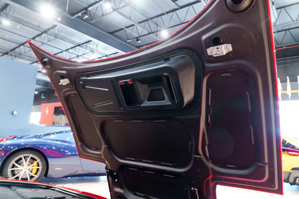 http://www.koenigseggchicago.com/galleria_images/156/156_p29_l.jpg