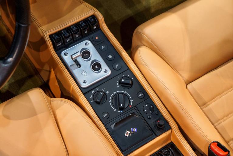 http://www.koenigseggchicago.com/galleria_images/156/156_p45_f.jpg