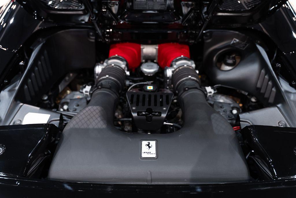 http://www.koenigseggchicago.com/galleria_images/157/157_p20_l.jpg
