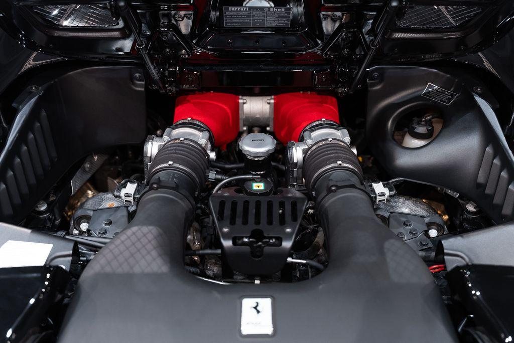 http://www.koenigseggchicago.com/galleria_images/157/157_p21_l.jpg