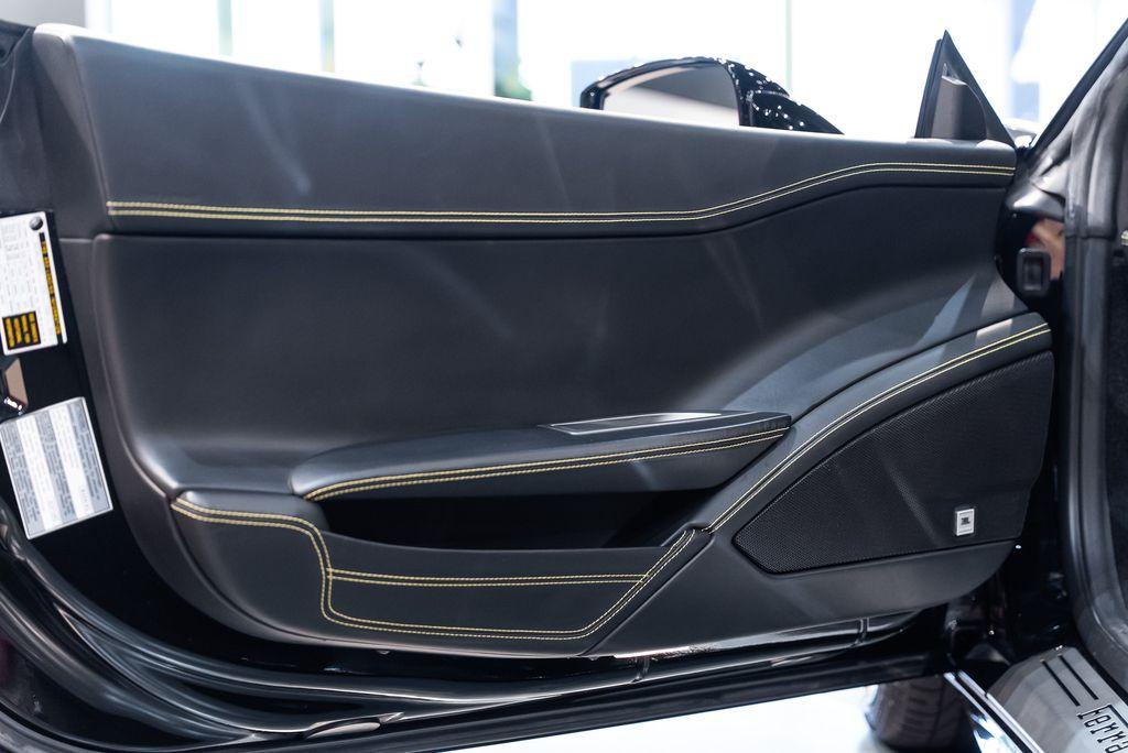 http://www.koenigseggchicago.com/galleria_images/157/157_p24_l.jpg