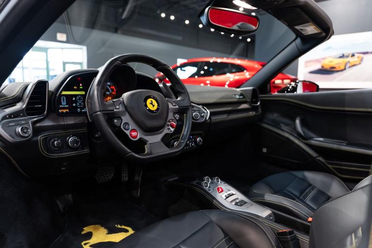 http://www.koenigseggchicago.com/galleria_images/157/157_p27_f.jpg