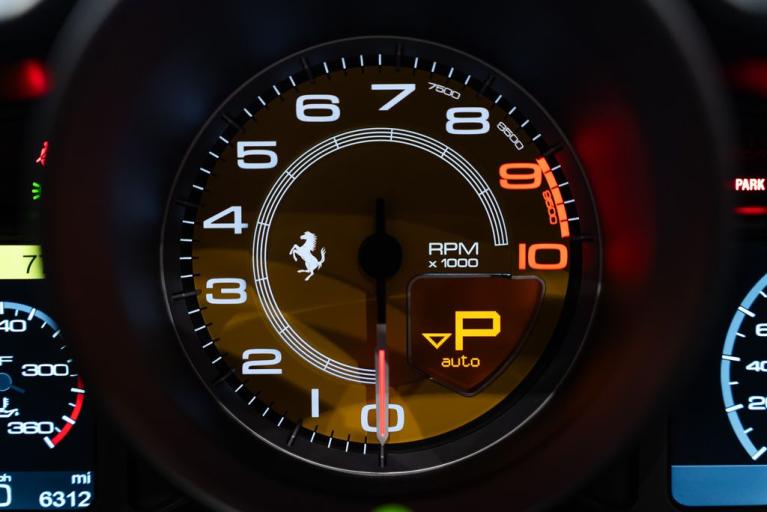 http://www.koenigseggchicago.com/galleria_images/157/157_p30_f.jpg