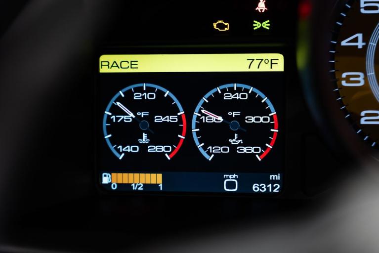 http://www.koenigseggchicago.com/galleria_images/157/157_p31_f.jpg
