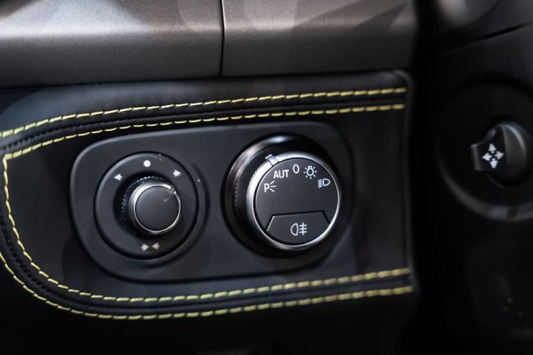 http://www.koenigseggchicago.com/galleria_images/157/157_p34_f.jpg