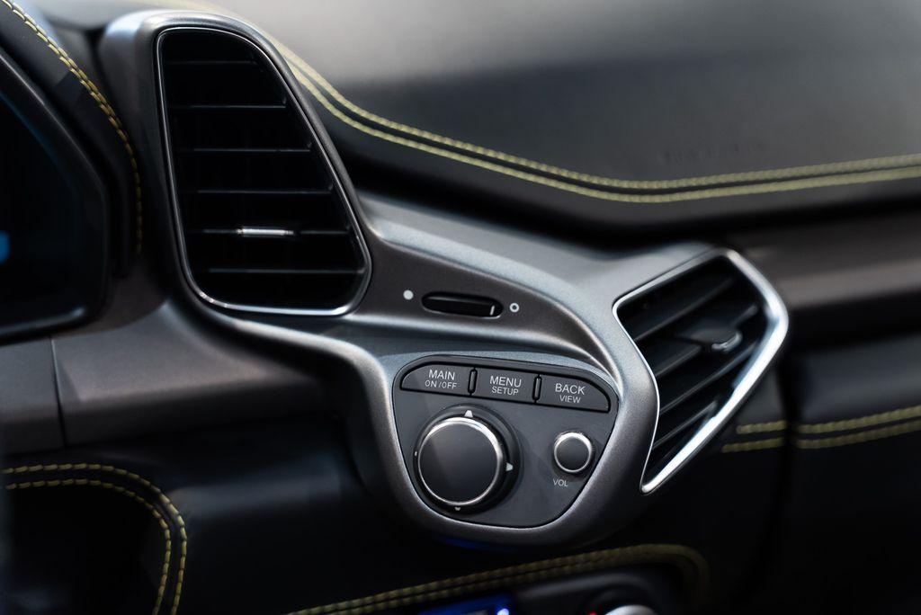 http://www.koenigseggchicago.com/galleria_images/157/157_p35_l.jpg