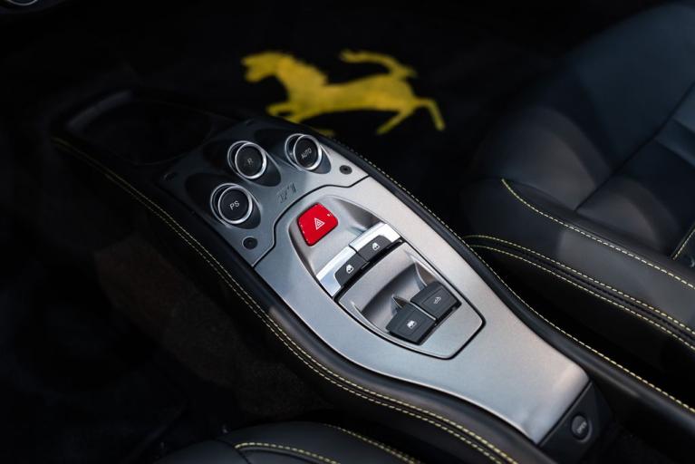http://www.koenigseggchicago.com/galleria_images/157/157_p37_f.jpg