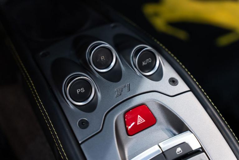 http://www.koenigseggchicago.com/galleria_images/157/157_p38_f.jpg