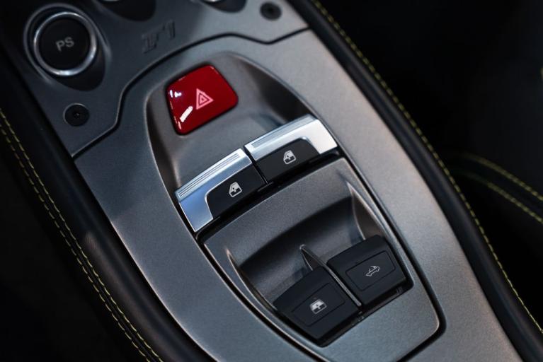 http://www.koenigseggchicago.com/galleria_images/157/157_p39_f.jpg
