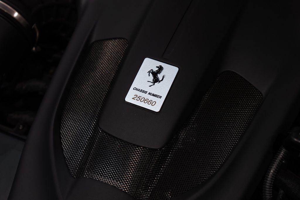 http://www.koenigseggchicago.com/galleria_images/158/158_p22_l.jpg