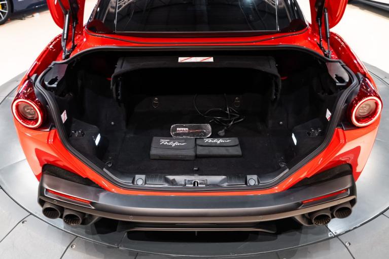 http://www.koenigseggchicago.com/galleria_images/158/158_p23_f.jpg