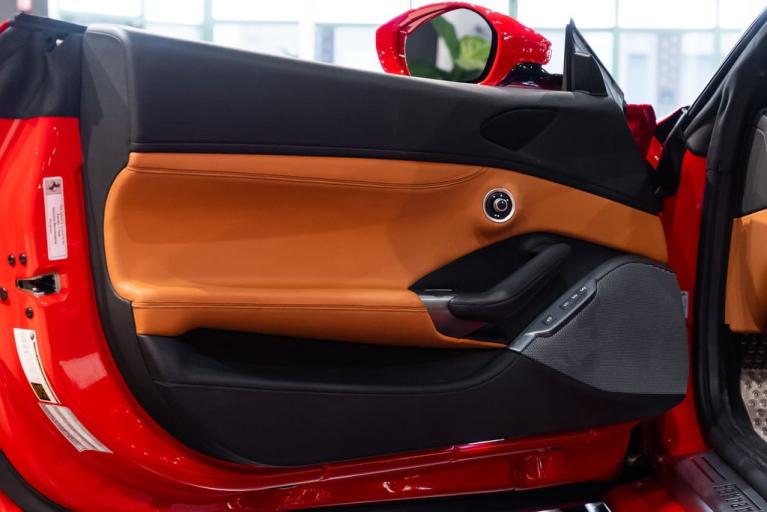 http://www.koenigseggchicago.com/galleria_images/158/158_p26_f.jpg