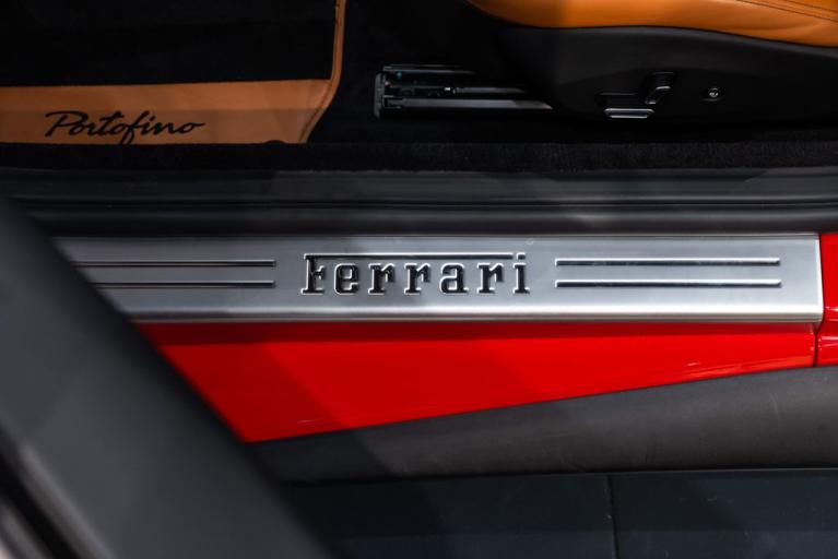 http://www.koenigseggchicago.com/galleria_images/158/158_p27_f.jpg