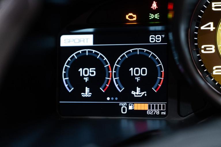 http://www.koenigseggchicago.com/galleria_images/158/158_p35_f.jpg