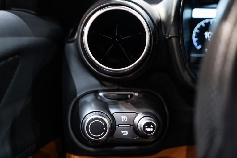 http://www.koenigseggchicago.com/galleria_images/158/158_p37_f.jpg