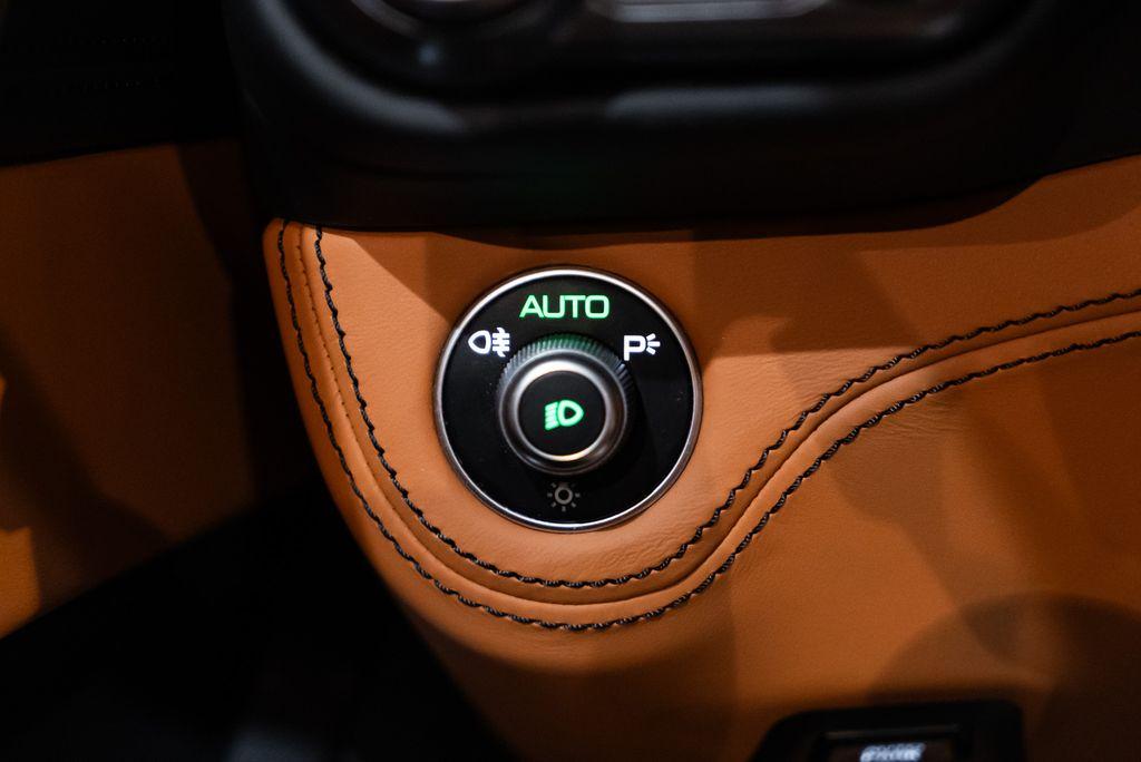 http://www.koenigseggchicago.com/galleria_images/158/158_p38_l.jpg