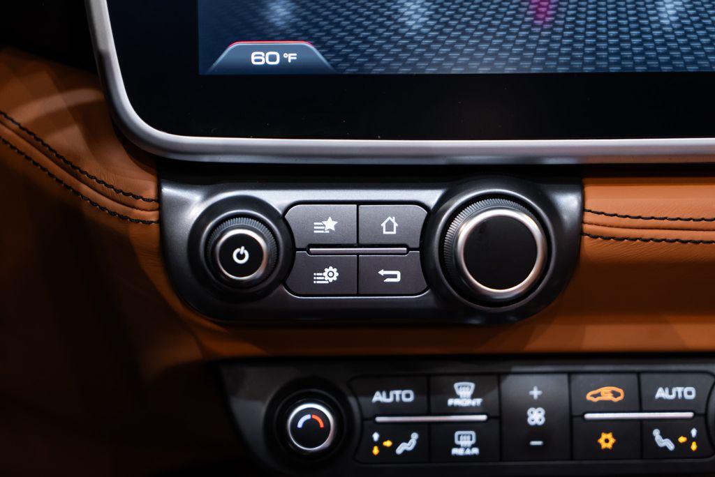 http://www.koenigseggchicago.com/galleria_images/158/158_p42_l.jpg