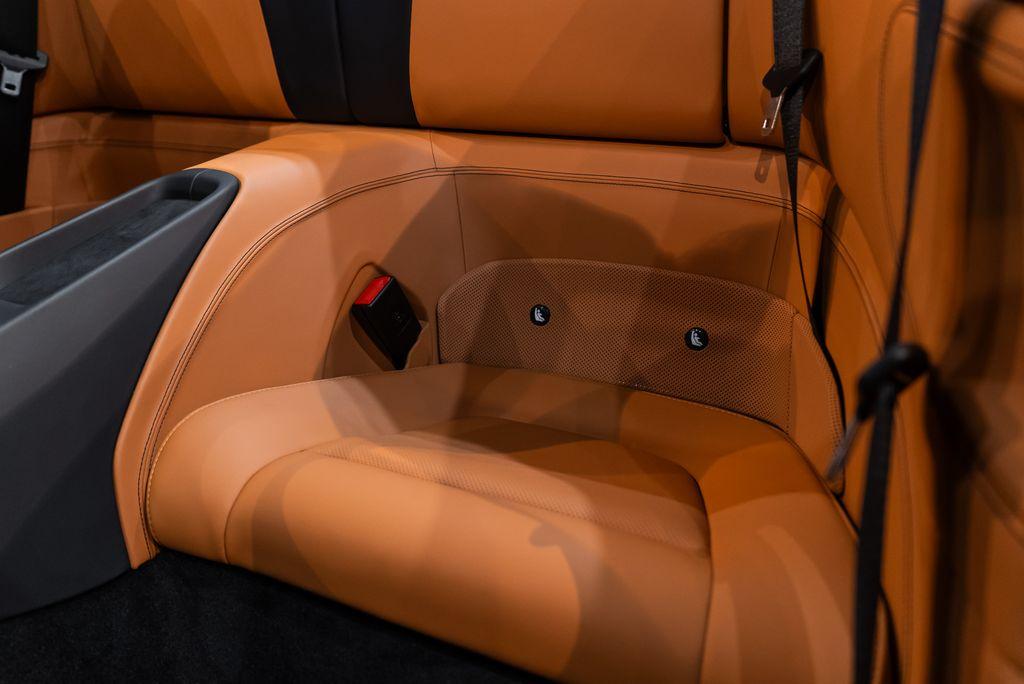 http://www.koenigseggchicago.com/galleria_images/158/158_p49_l.jpg