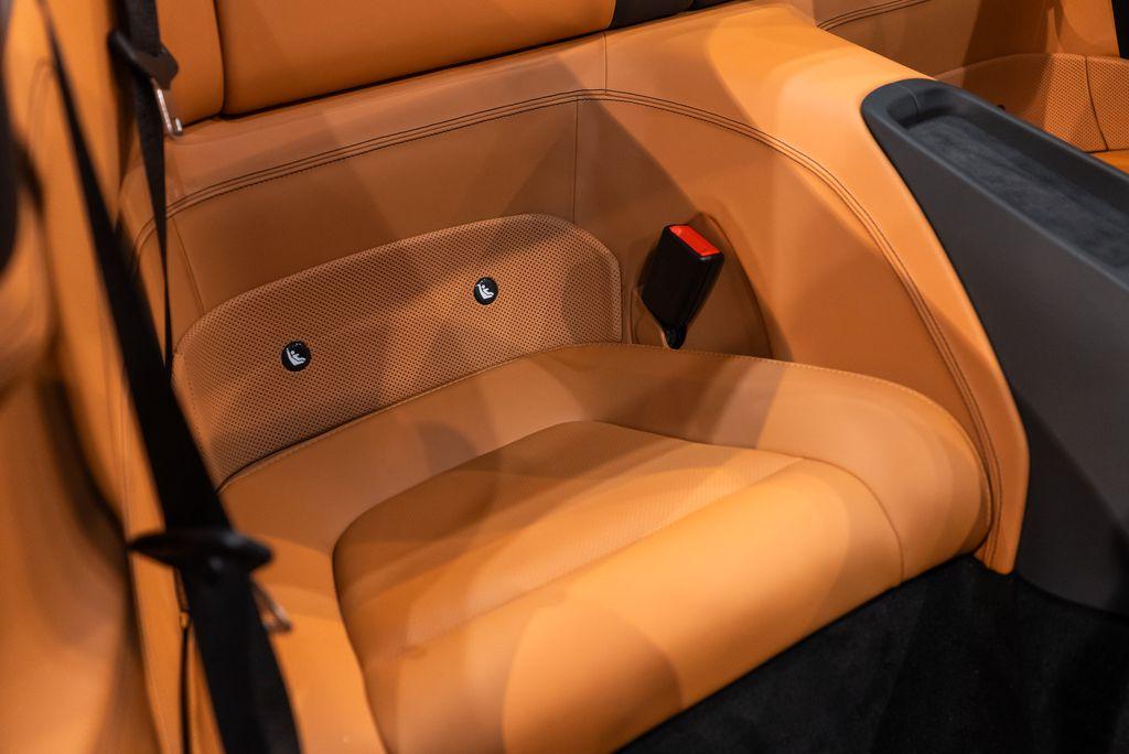 http://www.koenigseggchicago.com/galleria_images/158/158_p51_l.jpg