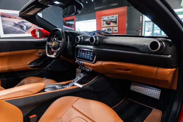 http://www.koenigseggchicago.com/galleria_images/158/158_p55_f.jpg