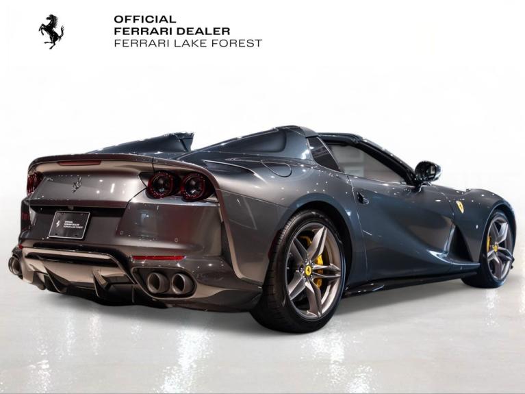 http://www.koenigseggchicago.com/galleria_images/159/159_p10_f.jpg