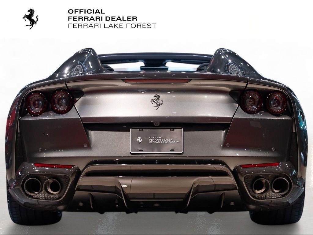 http://www.koenigseggchicago.com/galleria_images/159/159_p11_l.jpg