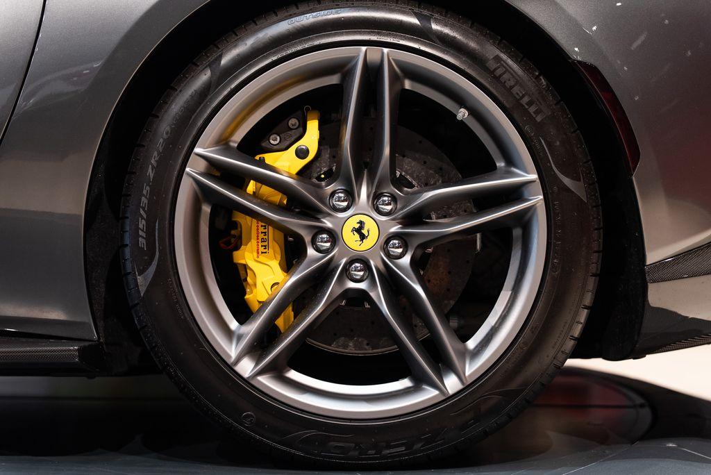 http://www.koenigseggchicago.com/galleria_images/159/159_p14_l.jpg
