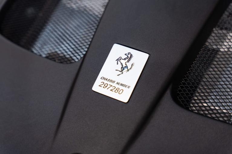 http://www.koenigseggchicago.com/galleria_images/159/159_p21_f.jpg