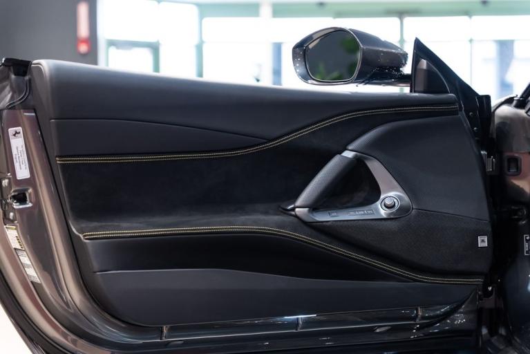 http://www.koenigseggchicago.com/galleria_images/159/159_p26_f.jpg