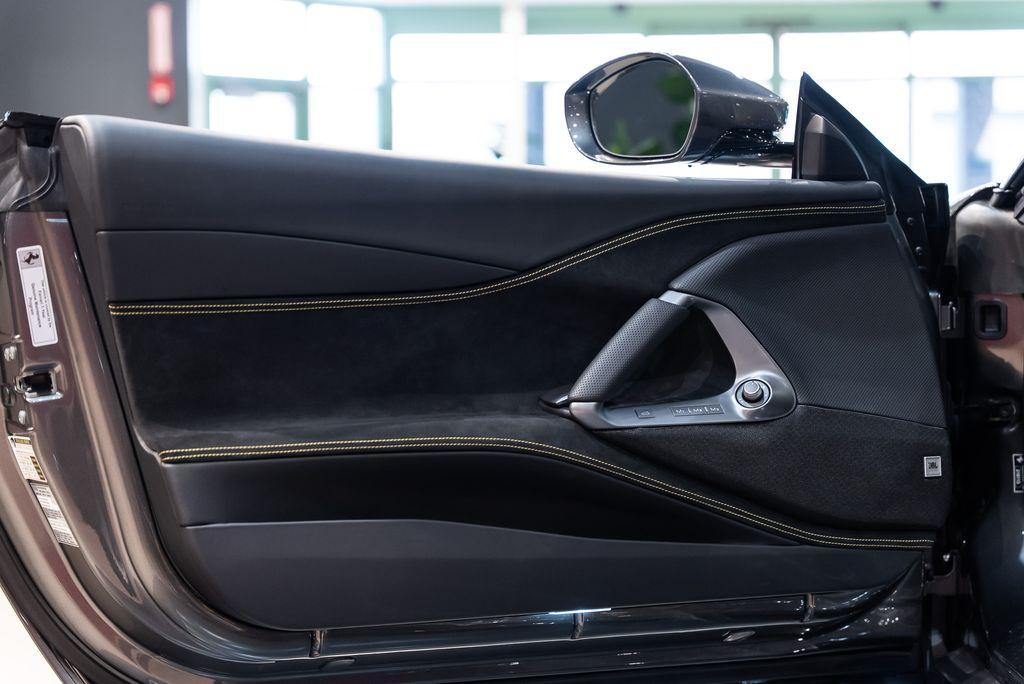 http://www.koenigseggchicago.com/galleria_images/159/159_p26_l.jpg