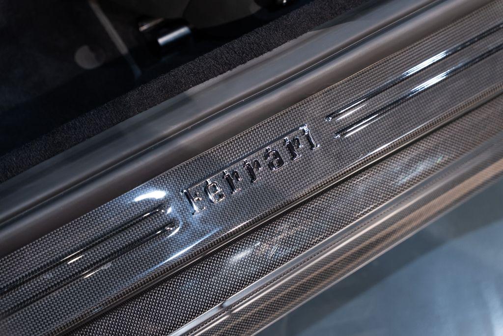 http://www.koenigseggchicago.com/galleria_images/159/159_p27_l.jpg
