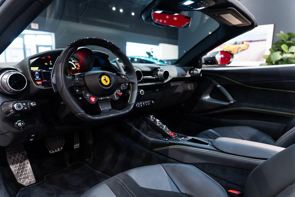 http://www.koenigseggchicago.com/galleria_images/159/159_p29_l.jpg