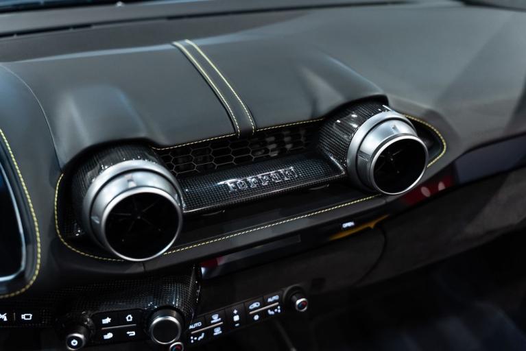 http://www.koenigseggchicago.com/galleria_images/159/159_p35_f.jpg