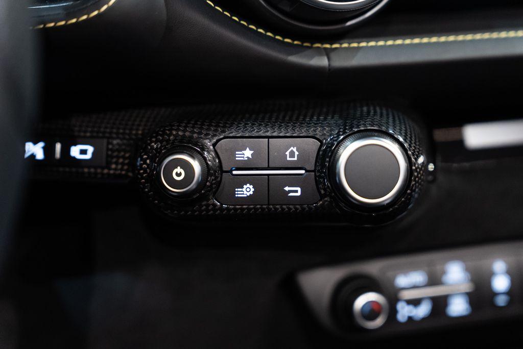 http://www.koenigseggchicago.com/galleria_images/159/159_p36_l.jpg