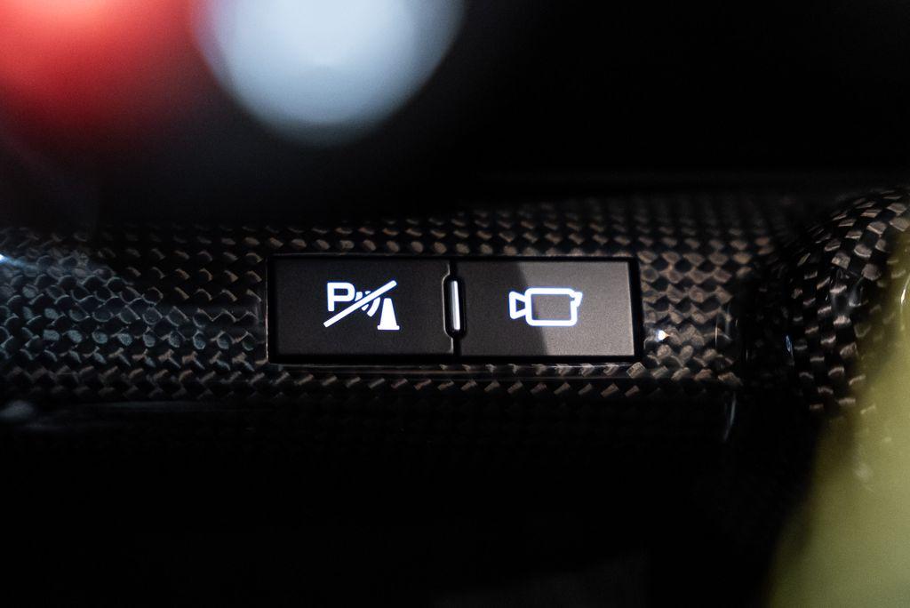 http://www.koenigseggchicago.com/galleria_images/159/159_p37_l.jpg
