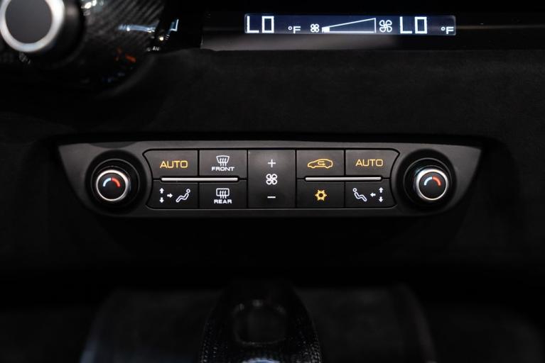 http://www.koenigseggchicago.com/galleria_images/159/159_p39_f.jpg