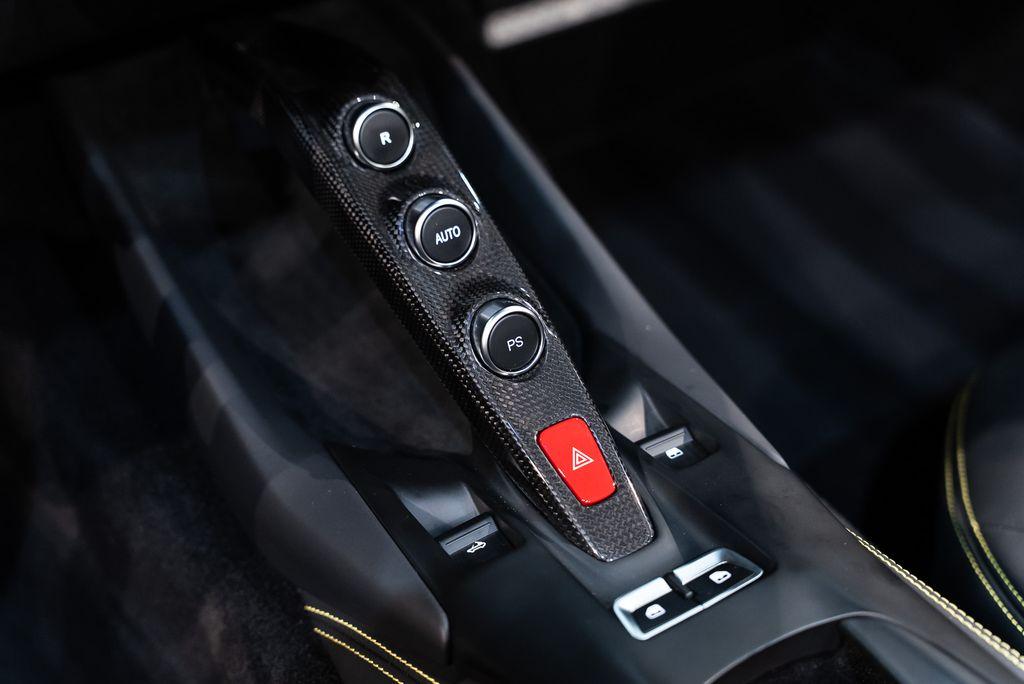 http://www.koenigseggchicago.com/galleria_images/159/159_p40_l.jpg