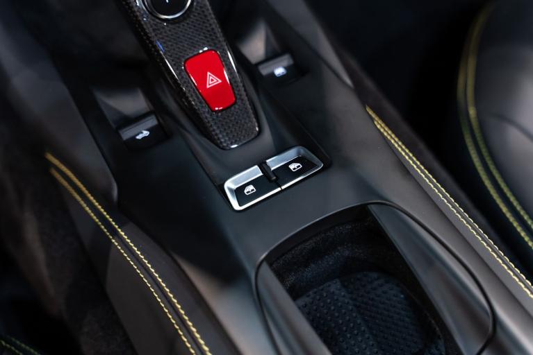 http://www.koenigseggchicago.com/galleria_images/159/159_p41_f.jpg